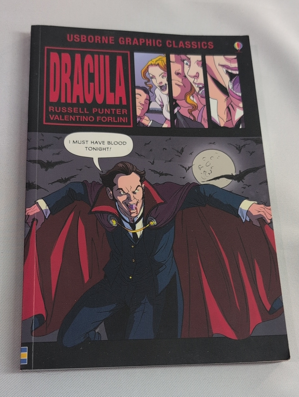 : Dracula Graphic Novel - Black & Red Cover
